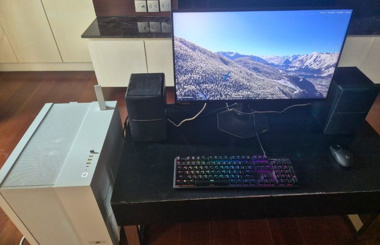 High-End Gaming PC RTX 5090 - Ryzen 7 9800X3D - 64GB RAM + Alienware Monitor – Full Set