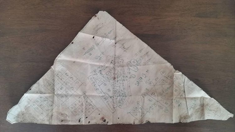 5751 ผ้ายันต์ชายธง จารมือ 2 หน้ายุคแรก หลวงพ่อสงวน วัดเนรัญชรารม จ.เพชรบุรี รูปที่ 2