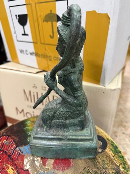 พระแม่ธรนี หน้าตัก5นิ้ว พระเนื้อโลหะเก่า รูปที่ 2