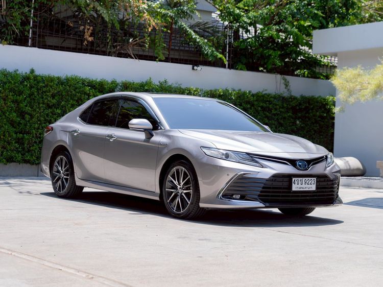 รถ Toyota Camry 2.5 HEV Premium สี เงิน