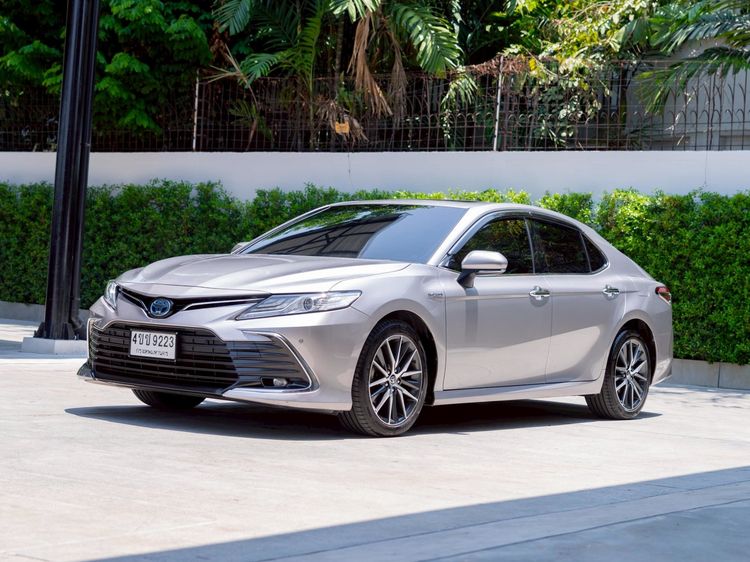 Toyota Camry 2023 2.5 HEV Premium Sedan ไฮบริด ไม่ติดแก๊ส เกียร์อัตโนมัติ เงิน รูปที่ 3