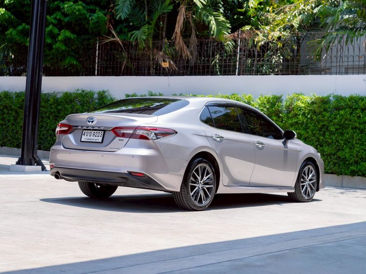 Toyota Camry 2023 2.5 HEV Premium Sedan ไฮบริด ไม่ติดแก๊ส เกียร์อัตโนมัติ เงิน รูปที่ 4