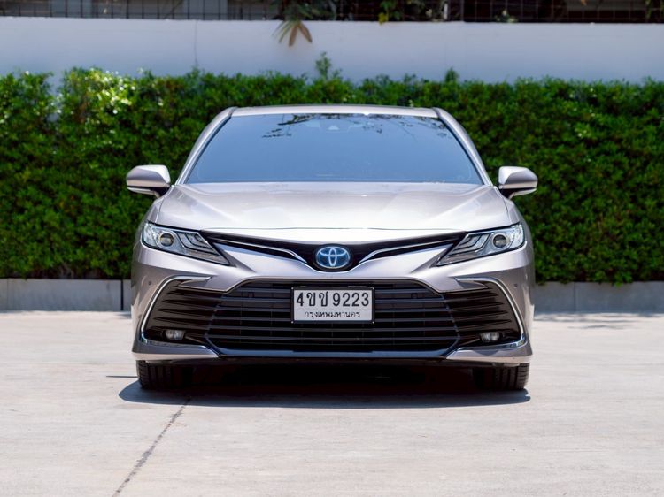 Toyota Camry 2023 2.5 HEV Premium Sedan ไฮบริด ไม่ติดแก๊ส เกียร์อัตโนมัติ เงิน รูปที่ 2