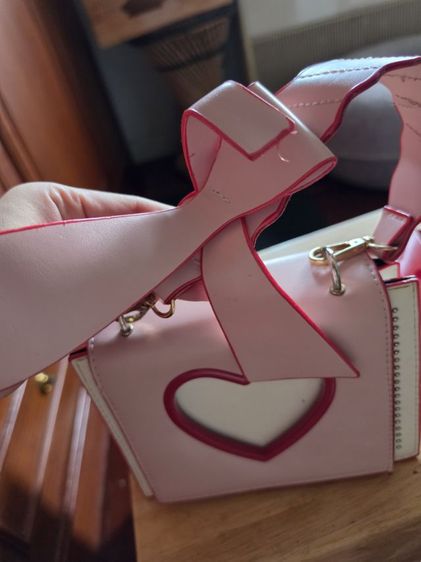 กระเป๋าสะพายสีชมพูรูปหัวใจ รูปที่ 4