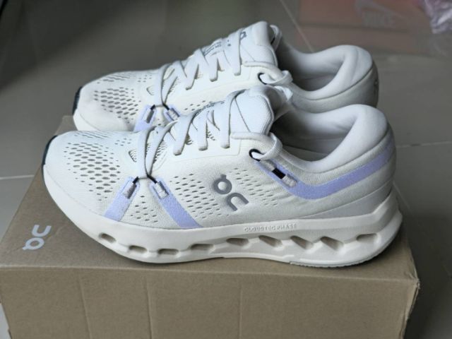 รองเท้า On รูปที่ 2