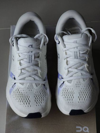 รองเท้า On รูปที่ 7