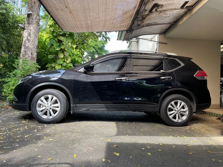 รถ Nissan X-Trail 2.0 4WD สี ดำ