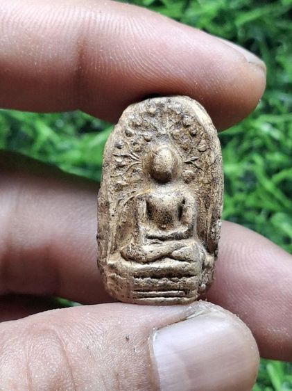 พระคงองค์คราบน้ำหมาก เนื้อดินเก่า