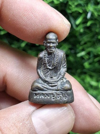 พระรูปหล่อหลวงปู่ตื้อ อจลธัมโม เนื้อโลหะผสม รุ่นแรกปีพ.ศ. 2514 วัดป่าสามัคคีธรรม ( ปัจจุบันวัดป่าอาจารย์ตื้อ ) อ.แม่แตง จ.เชียงใหม่ 