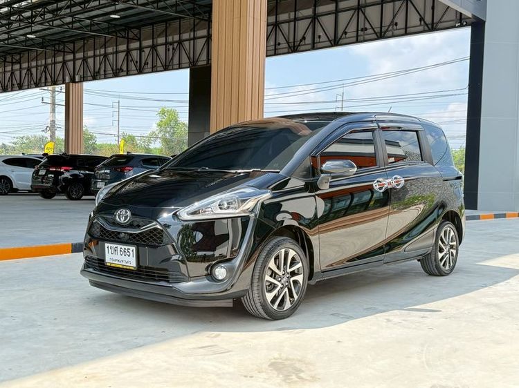 รถ Toyota Sienta 1.5 V สี ดำ