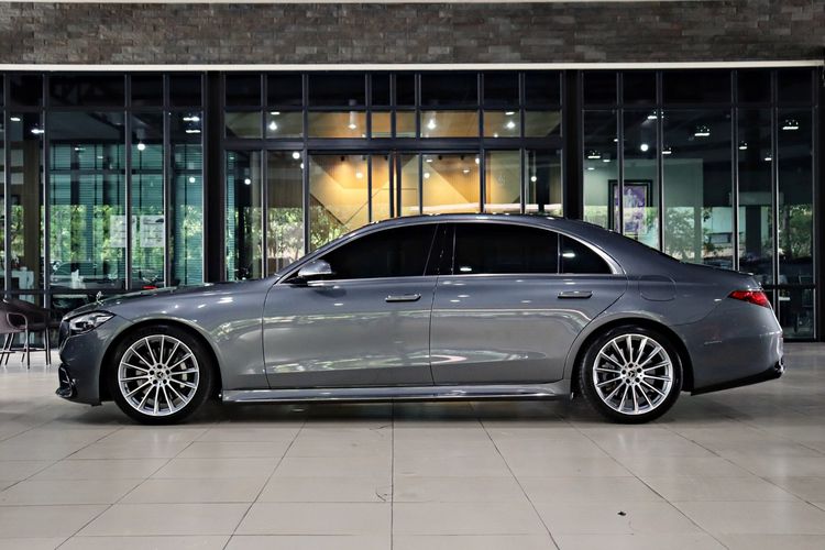 Mercedes-Benz S-Class 2022 S580e Sedan ปลั๊กอินไฮบริด (PHEV) ไม่ติดแก๊ส เกียร์อัตโนมัติ เทา รูปที่ 3