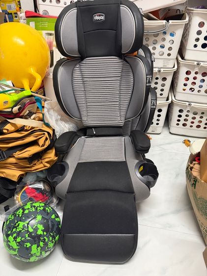 Chicco KidFit Zip Air Plus 2-in-1 (สี Quantum) ซึ่งเป็นคาร์ซีทสำหรับเด็กโตแบบ 2-in-1 ที่สามารถปรับเป็นเบาะเสริม (Booster) ได้ 