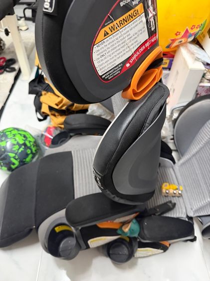 Chicco KidFit Zip Air Plus 2-in-1 (สี Quantum) ซึ่งเป็นคาร์ซีทสำหรับเด็กโตแบบ 2-in-1 ที่สามารถปรับเป็นเบาะเสริม (Booster) ได้  รูปที่ 2