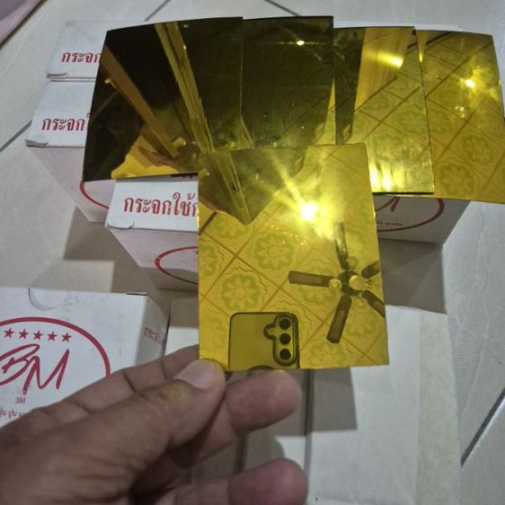 กระจกสีประดับโบสถ์(สีทอง แบบโค้ง) ยี่ห้อ BMสีสวยไม่เพี้ยน ปรอทดีมากไม่ร่อนไม้หลุด รูปที่ 4