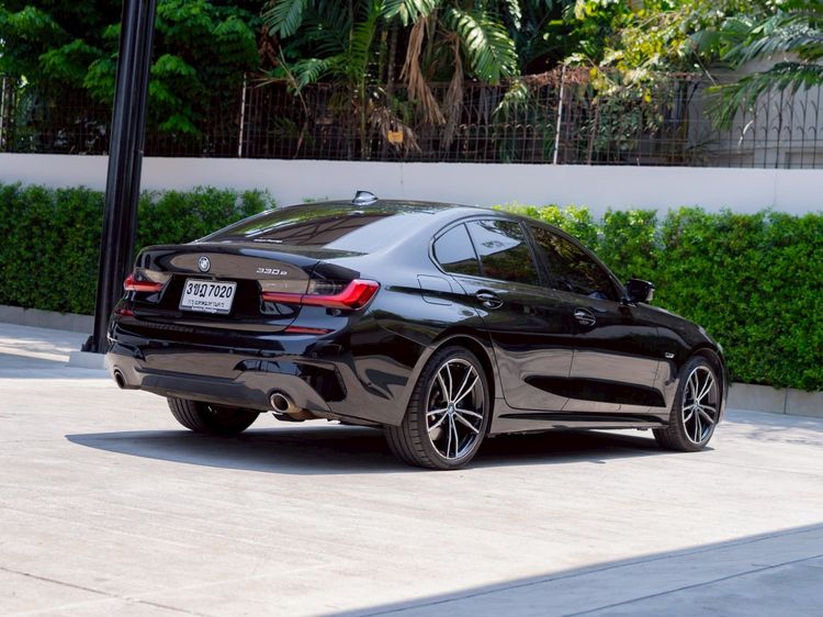 BMW Series 3 2022 330e Sedan ปลั๊กอินไฮบริด (PHEV) ไม่ติดแก๊ส เกียร์อัตโนมัติ ดำ รูปที่ 4