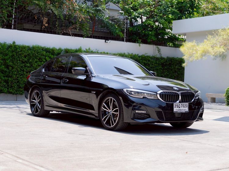 รถ BMW Series 3 330e สี ดำ