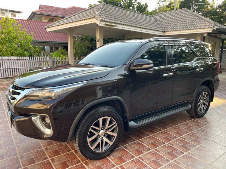 Toyota Fortuner 2017 2.4 Leader V Utility-car ดีเซล ไม่ติดแก๊ส เกียร์อัตโนมัติ น้ำตาล รูปที่ 2