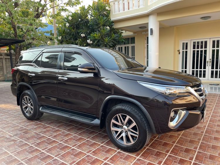 Toyota Fortuner 2017 2.4 Leader V Utility-car ดีเซล ไม่ติดแก๊ส เกียร์อัตโนมัติ น้ำตาล รูปที่ 3