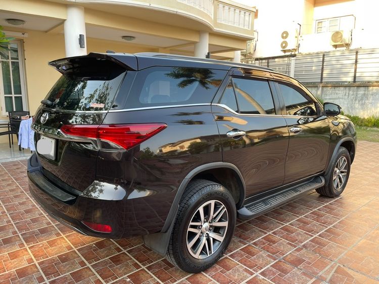 Toyota Fortuner 2017 2.4 Leader V Utility-car ดีเซล ไม่ติดแก๊ส เกียร์อัตโนมัติ น้ำตาล รูปที่ 4