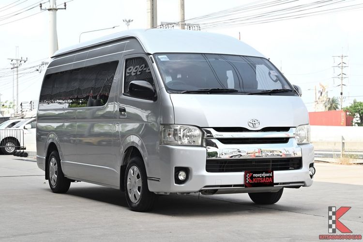 รถ Toyota Commuter 3.0 สี บรอนซ์เงิน