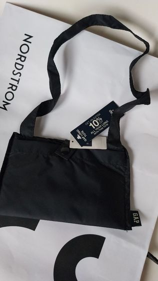 GAP  ถุงผ้า สีน้ำเงินกรมท่า 

ขนาด  16.5x17.5" 
วัสดุ ผ้า NYLON
สินค้า  ของใหม่ แท้ จาก USA 

 รูปที่ 8