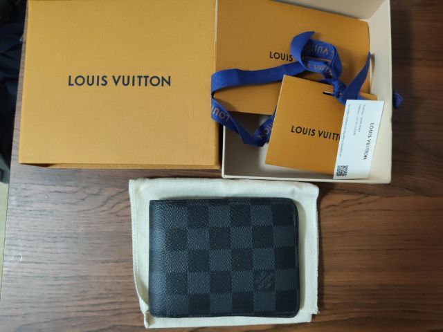 กระเป๋าหลุยส์ผู้ชายของแท้ ราคา11000 บาท ครับ