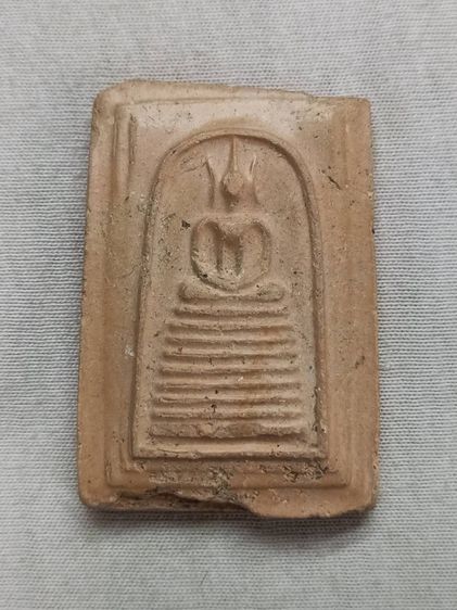 พระสมเด็จเนื้อกระเบื้องหลังคาวิหาร วัดเกษไชโย ปี๒๕๒๑  พิธีใหญ่