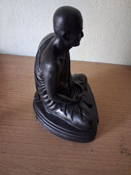 หลวงปู่มั่นภูริทัตโตเนื้อผสมเหล็กน้ำพี้หน้าตักห้านิ้ว รูปที่ 2