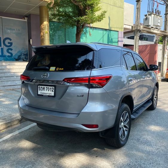 Toyota Fortuner 2016 2.4 V Utility-car ดีเซล เกียร์อัตโนมัติ เงิน รูปที่ 2