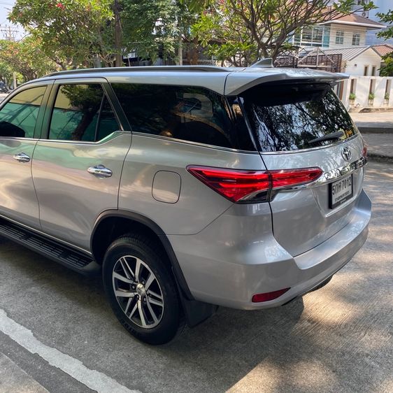 Toyota Fortuner 2016 2.4 V Utility-car ดีเซล เกียร์อัตโนมัติ เงิน รูปที่ 3