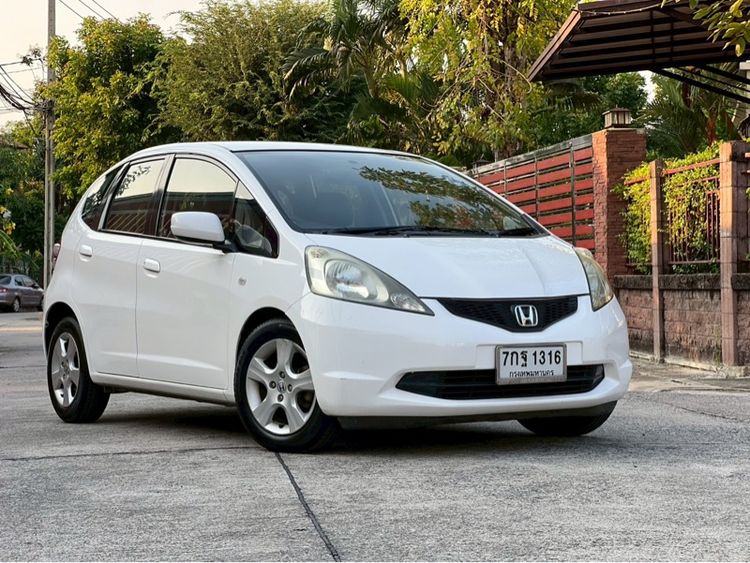 รถ Honda Jazz 1.5 S i-VTEC สี ขาว