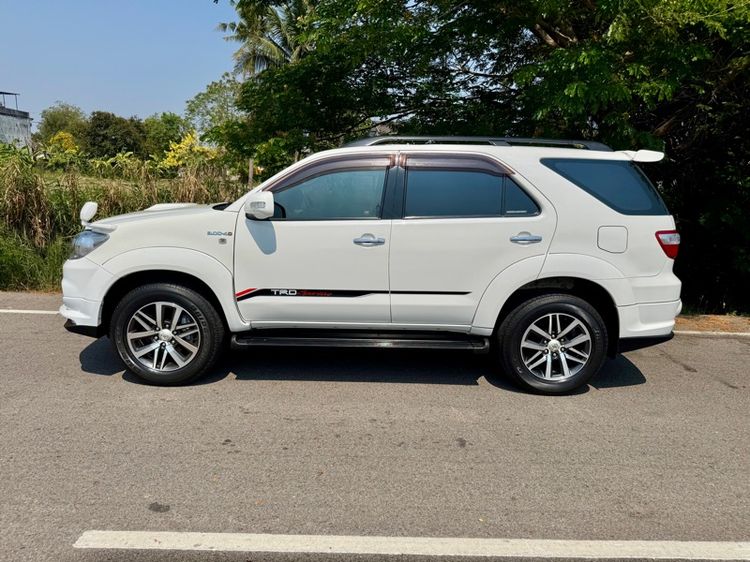 Toyota Fortuner 2011 3.0 V Van ดีเซล ไม่ติดแก๊ส เกียร์อัตโนมัติ ขาว รูปที่ 4