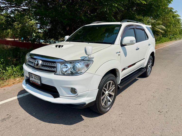 Toyota Fortuner 2011 3.0 V Van ดีเซล ไม่ติดแก๊ส เกียร์อัตโนมัติ ขาว รูปที่ 3