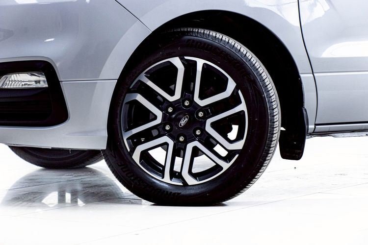 Hyundai H-1  2019 2.5 Maesto Touring Utility-car ดีเซล ไม่ติดแก๊ส เกียร์อัตโนมัติ เทา รูปที่ 4