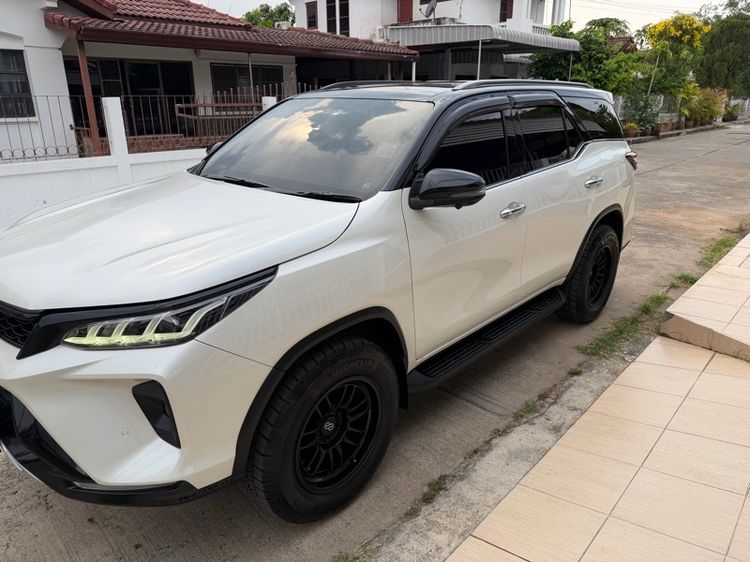 Toyota Fortuner 2021 2.4 Legender ดีเซล เกียร์อัตโนมัติ ขาว รูปที่ 3