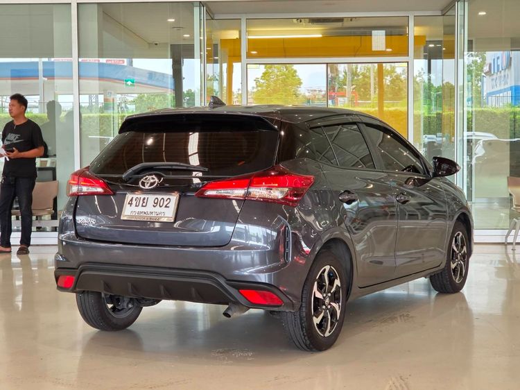 Toyota Yaris 2023 1.2 Smart Sedan เบนซิน ไม่ติดแก๊ส เกียร์อัตโนมัติ เทา รูปที่ 4