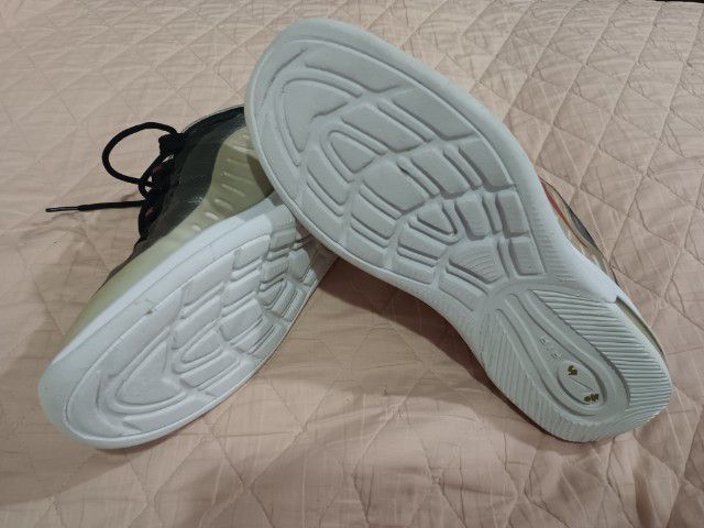 รองเท้า Nike Air Max Axis รูปที่ 4
