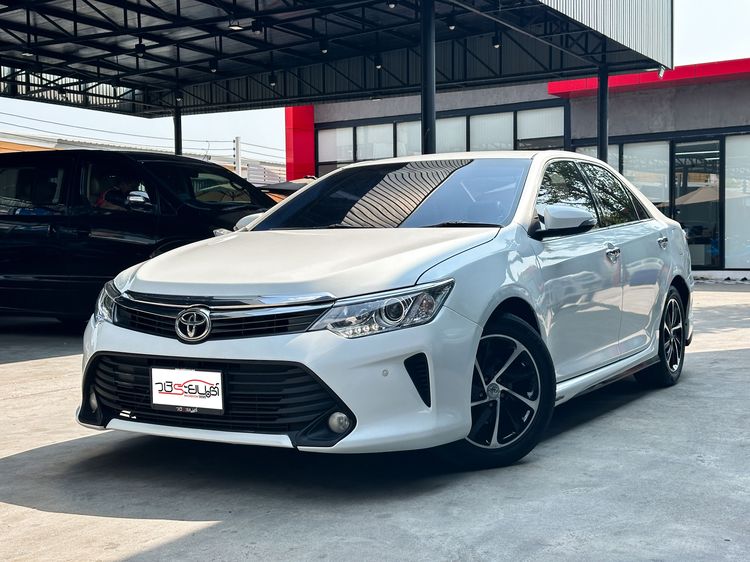 รถ Toyota Camry 2.0 G Extremo สี ขาว