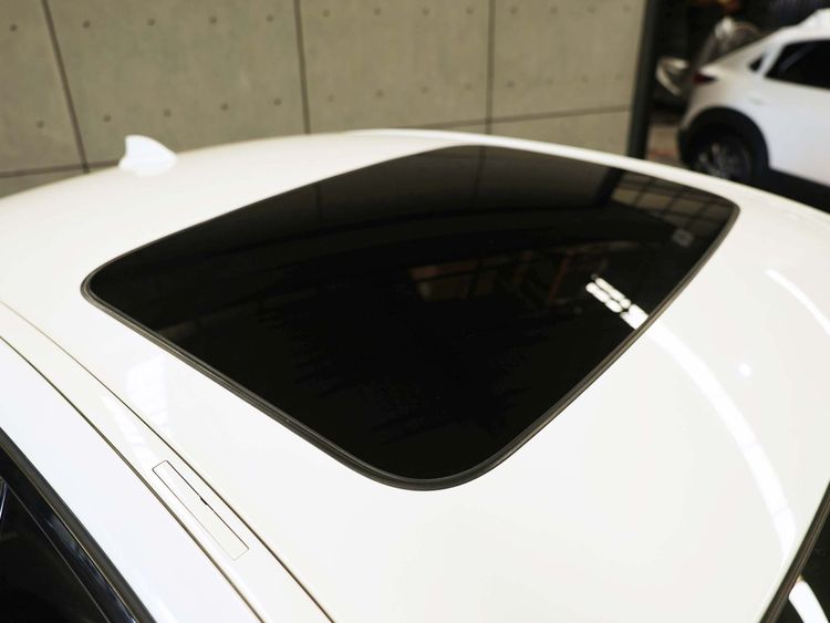 BMW Series 5 2018 530e Sedan ไฮบริด ไม่ติดแก๊ส เกียร์อัตโนมัติ ขาว รูปที่ 3