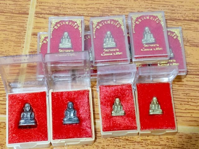 เหมาพระหลวงพ่อเงิน วัดบางคลาน จ.พิจิตร ยกชุด 11 องค์ สภาพคัดสวย ตอกโค้ด พร้อมกล่องเดิม รูปที่ 3