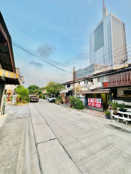  ขายทาวน์เฮ้าส์ ติดถนน แจ้งวัฒนะ  อยู่หน้าหมู่บ้าน สี่ไชยทอง 3  หลังตึกจัสมิน ไม่ต้องเข้าซอยไปลึก รูปที่ 3