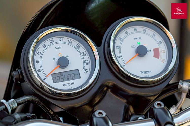 Triumph Thruxton900 ปี2016 สีดำ วิ่ง33,000Km. โช๊คหลังYSS รูปที่ 5