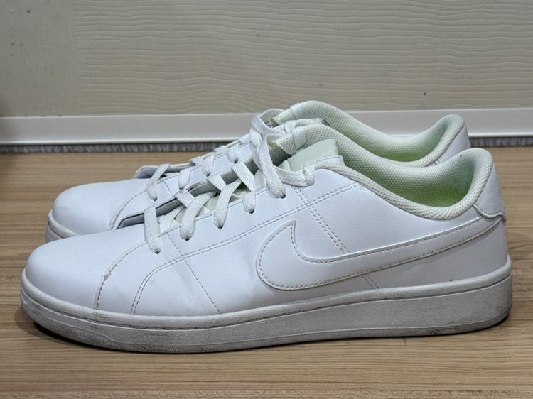 รองเท้า Nike