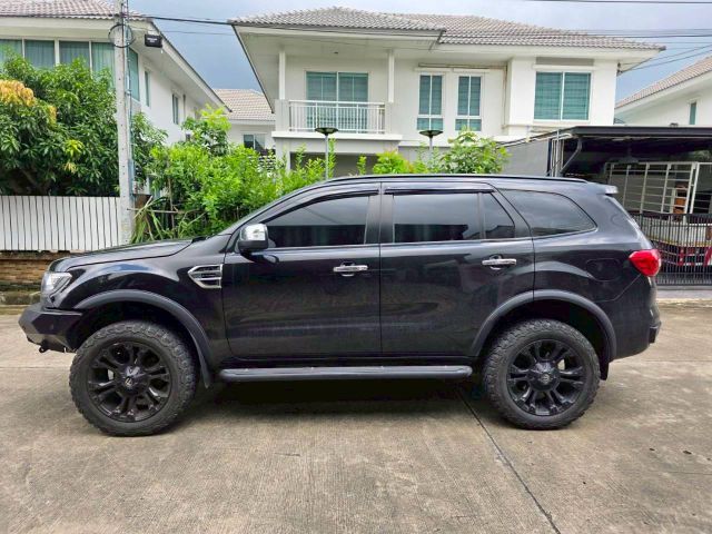 รถ Ford Everest 2.0 Bi-Turbo Wildtrak 4WD สี ดำ
