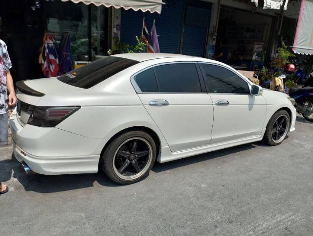 รถ Honda Accord 2.0 E สี ขาว