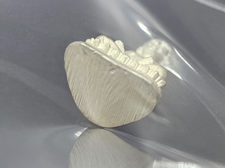 พระพุทธนิรันตราย สธ เนื้อเงิน ที่ระลึกพระเทพๆ วันอนุรักษ์มรดกไทย วัดราชบพิธๆ (ขนาดสูง 13 มิล) พร้อมกล่องเดิม พ.ศ.2541 รูปที่ 6