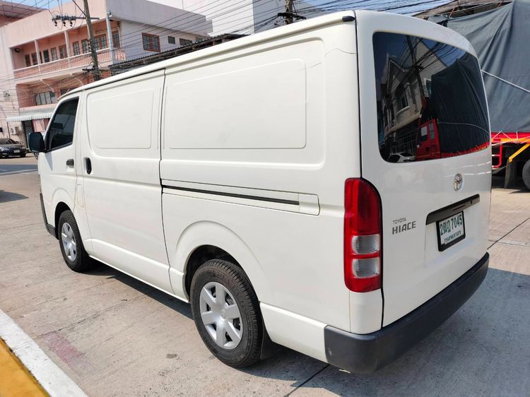 Toyota Hiace 2018 3.0 D4D Van ดีเซล ไม่ติดแก๊ส เกียร์ธรรมดา ขาว รูปที่ 4