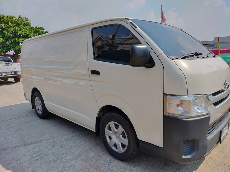 Toyota Hiace 2018 3.0 D4D Van ดีเซล ไม่ติดแก๊ส เกียร์ธรรมดา ขาว รูปที่ 3