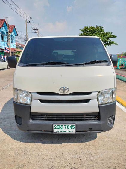 Toyota Hiace 2018 3.0 D4D Van ดีเซล ไม่ติดแก๊ส เกียร์ธรรมดา ขาว รูปที่ 2