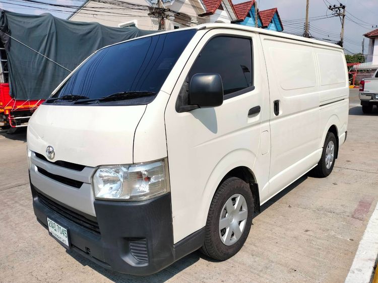 รถ Toyota Hiace 3.0 D4D สี ขาว